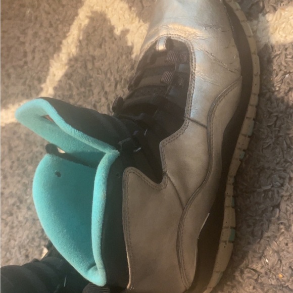 Worn Jordan’s big kids 7 - Picture 3 of 7